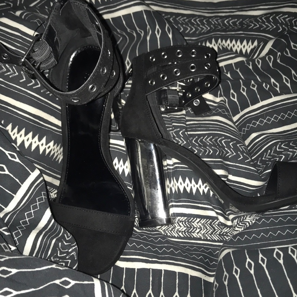 Heels - Picture 3 of 4